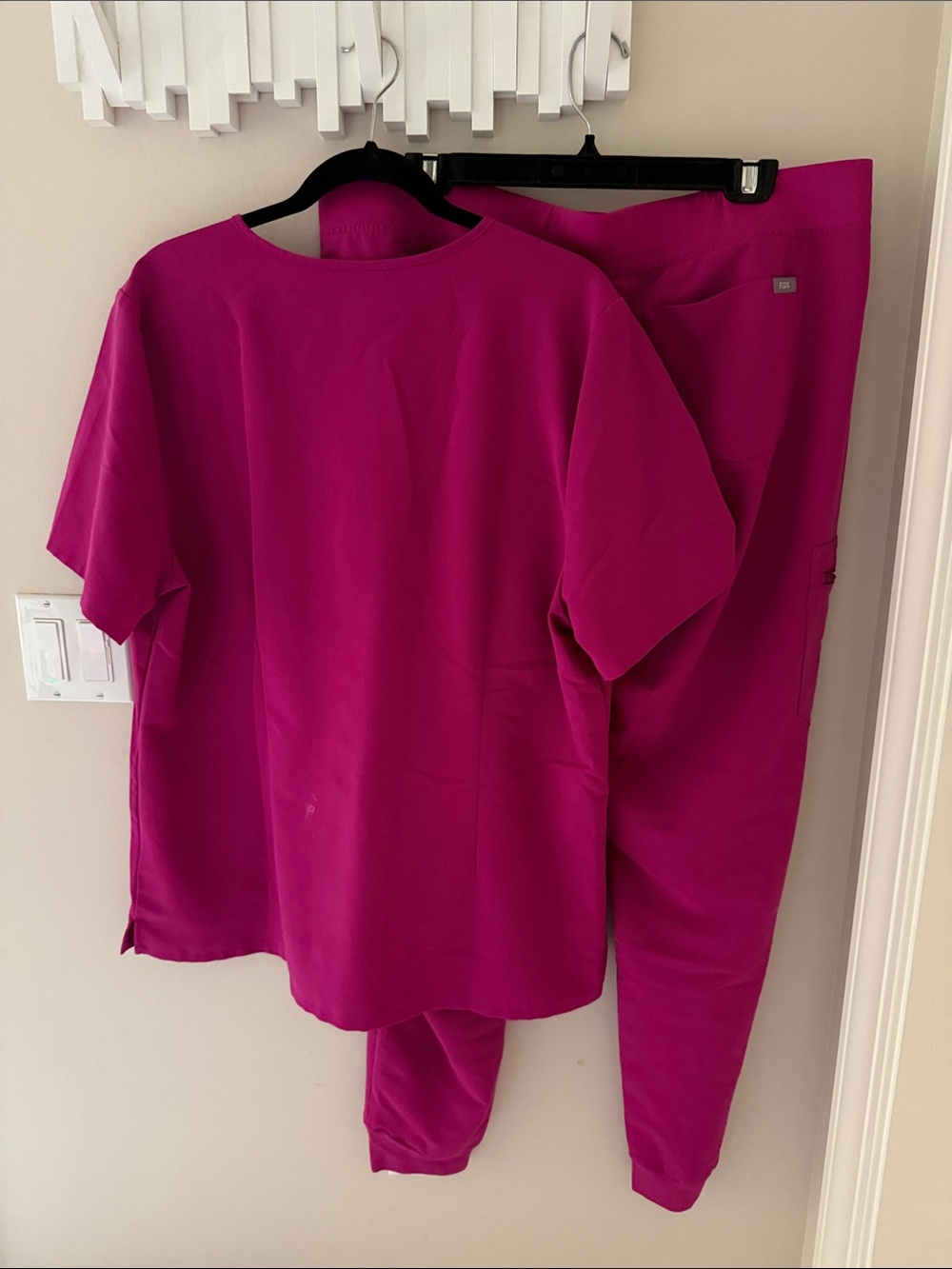 Figs Scrubs Catarina XXL Top Zamora Jogger Pants XXL TALL Raspberry Sorbet Pink - Picture 3 of 5